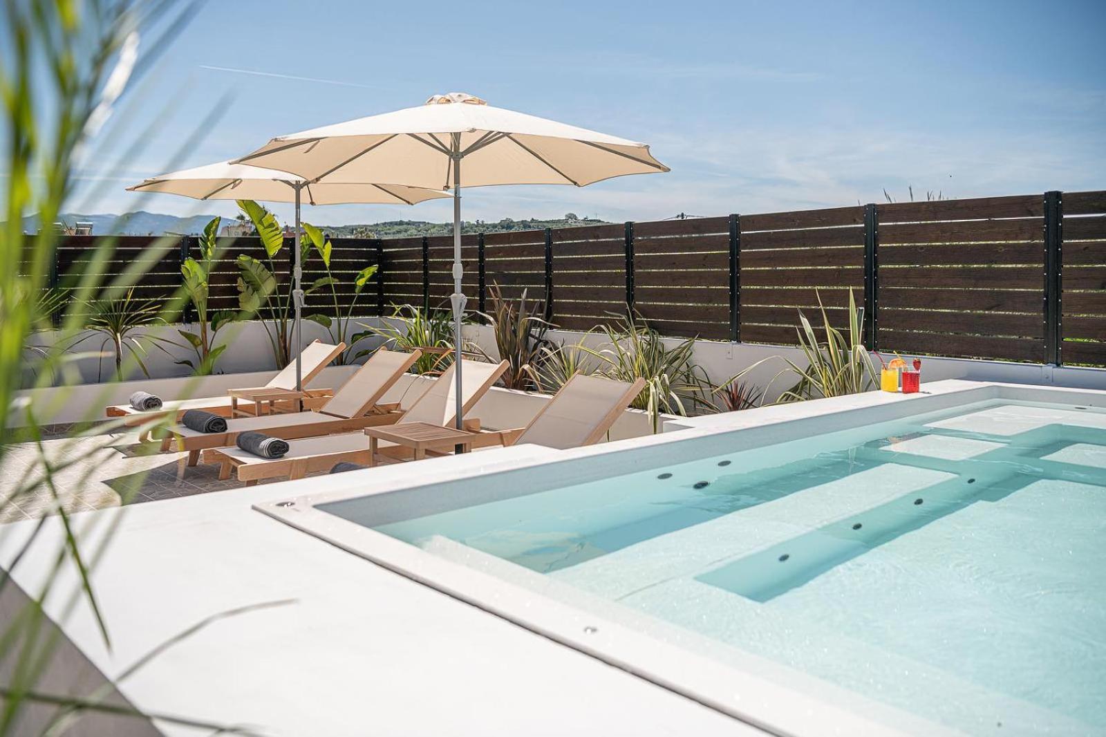 Sol Luxury Apartment - Close To The Beach With A Private Mini Pool Ханя Екстериор снимка