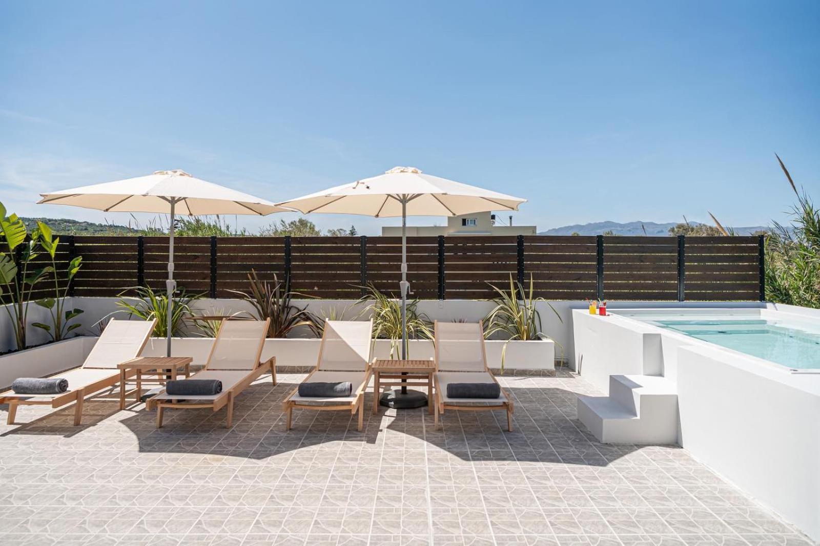 Sol Luxury Apartment - Close To The Beach With A Private Mini Pool Ханя Екстериор снимка