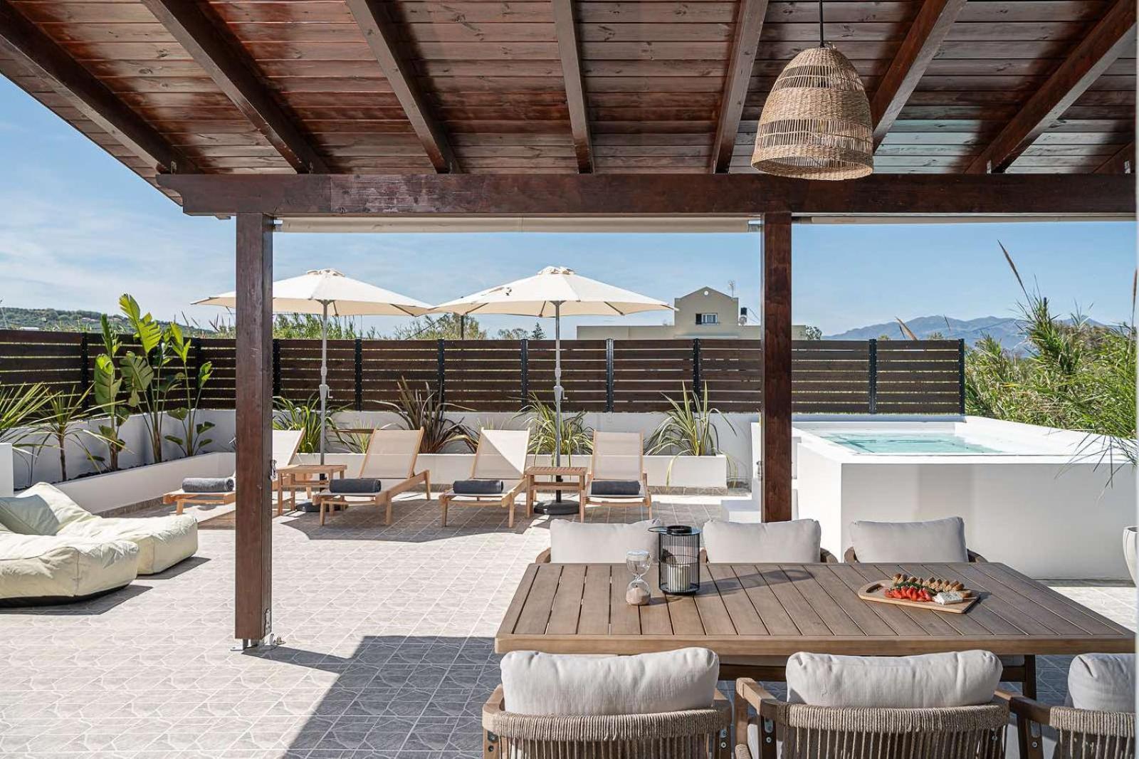 Sol Luxury Apartment - Close To The Beach With A Private Mini Pool Ханя Екстериор снимка