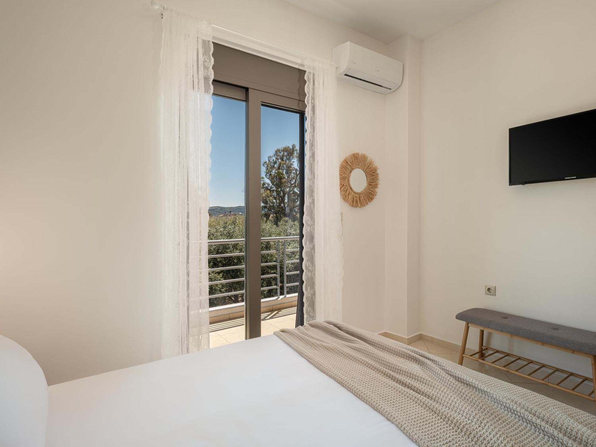 Sol Luxury Apartment - Close To The Beach With A Private Mini Pool Ханя Екстериор снимка