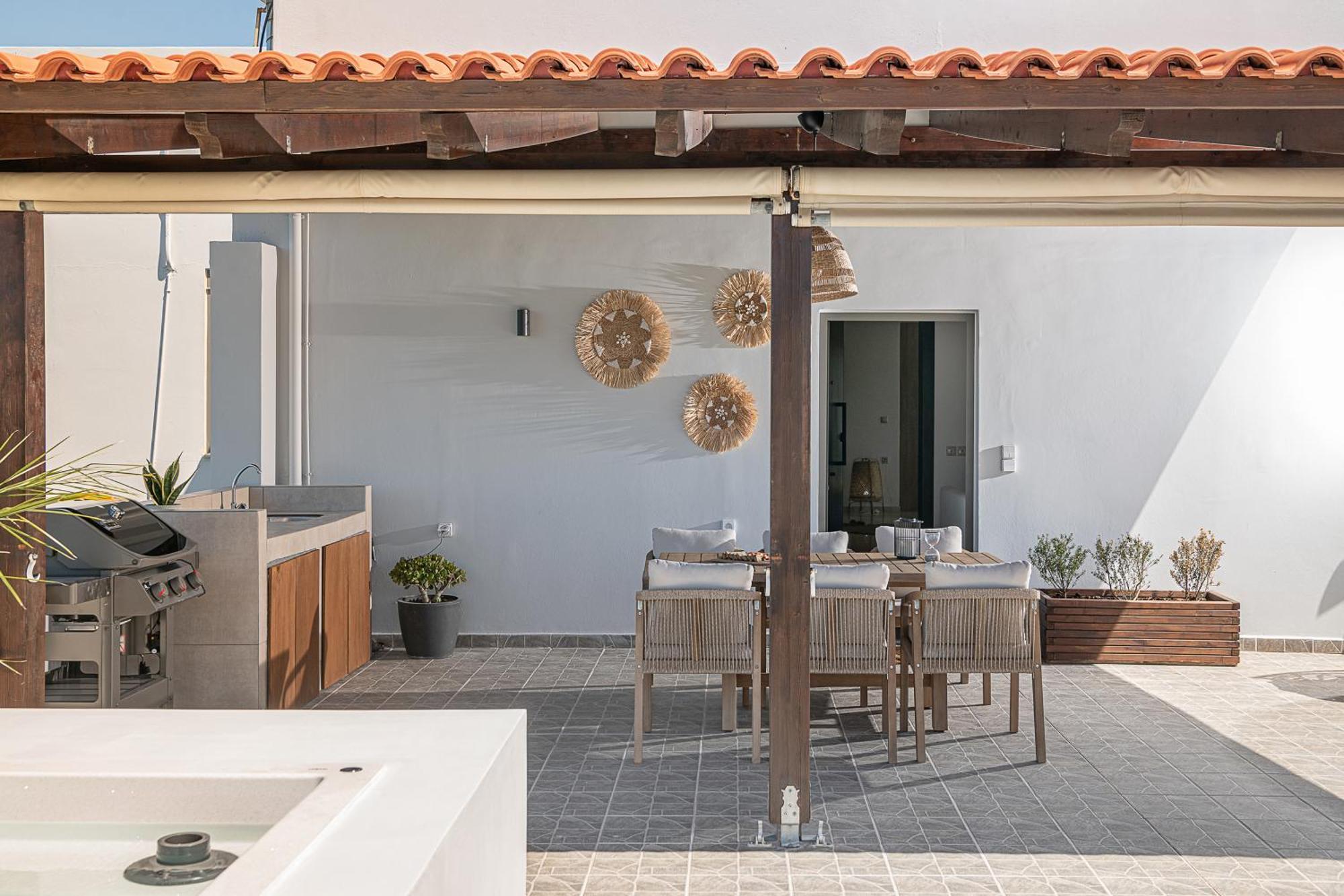 Sol Luxury Apartment - Close To The Beach With A Private Mini Pool Ханя Екстериор снимка