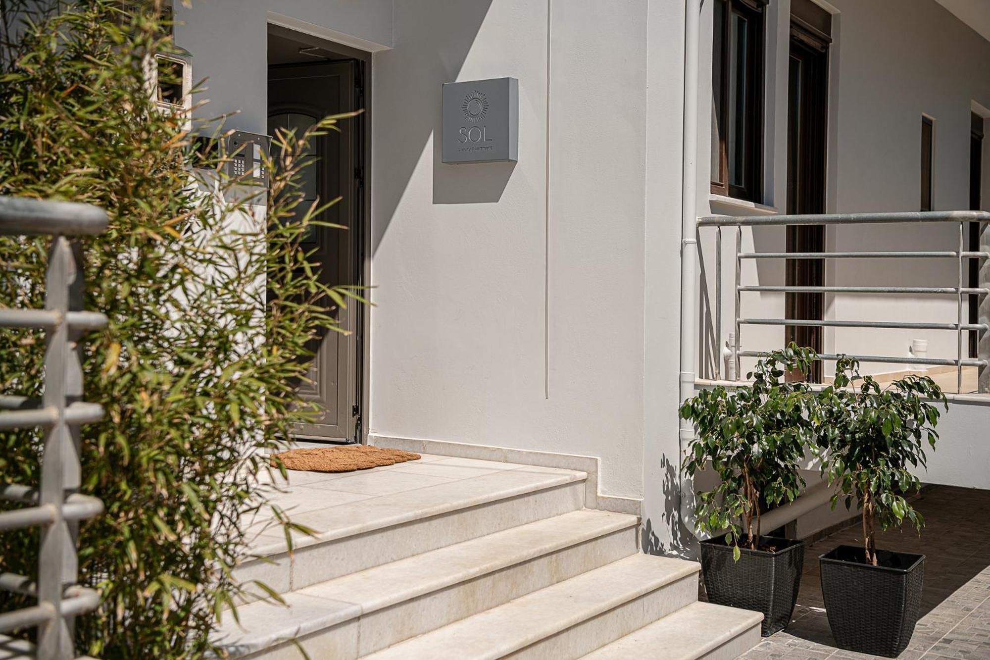 Sol Luxury Apartment - Close To The Beach With A Private Mini Pool Ханя Екстериор снимка